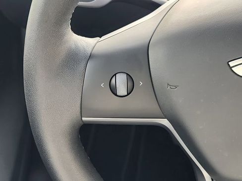 Used 2025 Tesla Model Y Long Range AWD/4WD image 28