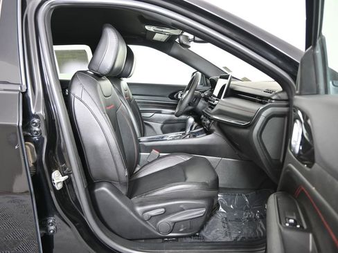Used 2024 Jeep Compass Trailhawk AWD/4WD image 13