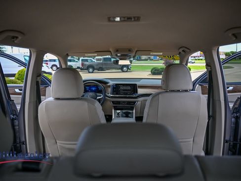 Used 2024 Volkswagen Atlas SE FWD image 16