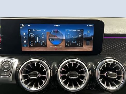 Used 2025 Mercedes-Benz GLB 250 GLB 250 image 23