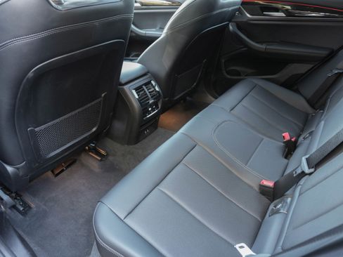 Certified 2025 BMW X4 xDrive30i image 23