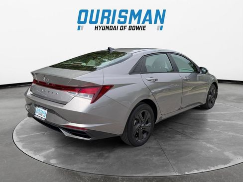 Used 2023 Hyundai Elantra SEL w/ Preferred Accessory Package FWD image 6