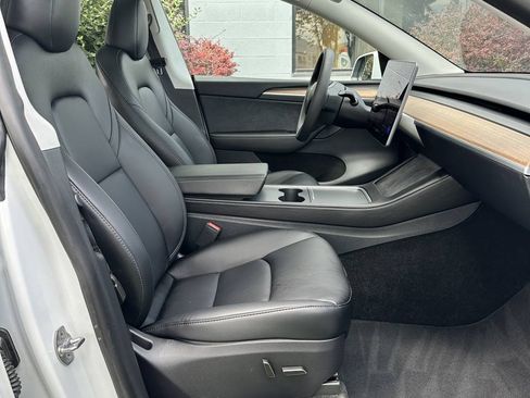 Used 2025 Tesla Model Y Long Range AWD/4WD image 21