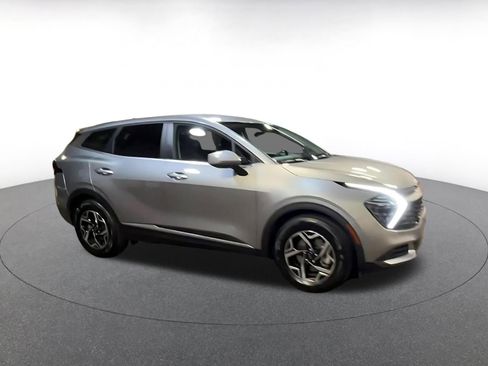 Used 2025 Kia Sportage LX image 2