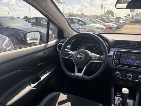 Used 2025 Nissan Versa SV FWD image 31