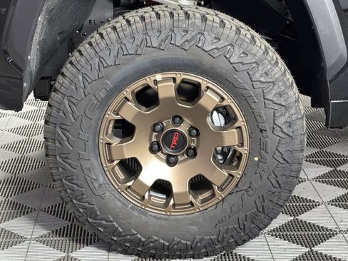 New 2025 Toyota Tundra Limited AWD/4WD image 24