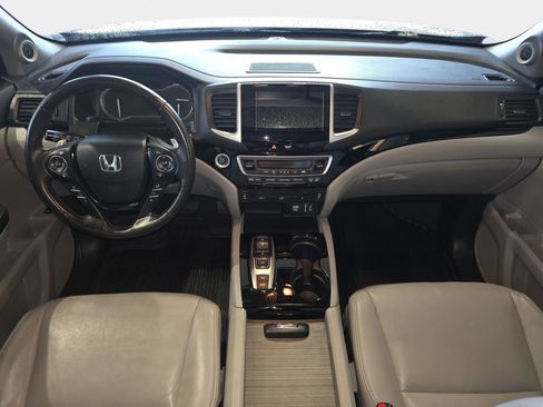 Used 2017 Honda Pilot Touring image 10