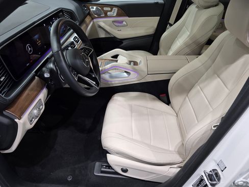 Used 2025 Mercedes-Benz GLS 450 4MATIC image 6