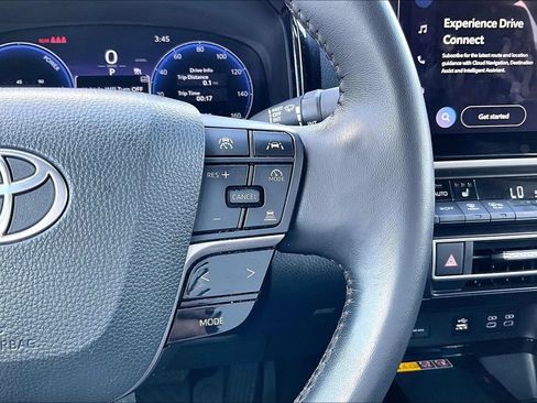 Used 2025 Toyota Camry XLE FWD image 19