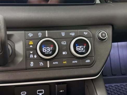 Used 2024 Land Rover Defender 110 S image 18