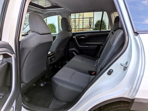 Used 2019 Toyota RAV4 XLE w/ Convenience Package image 38