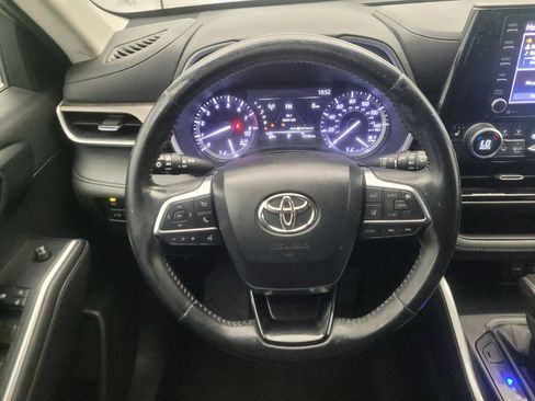 Used 2020 Toyota Highlander XLE FWD image 22