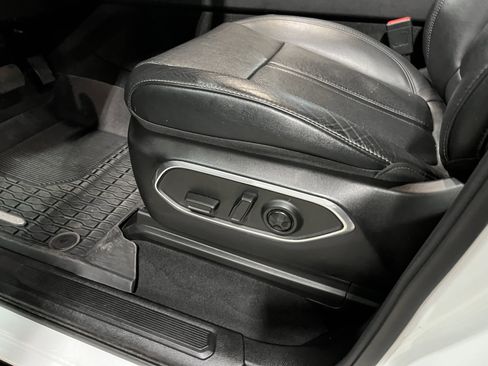 Certified 2024 Jeep Wagoneer Series III image 16