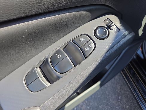 Used 2025 Nissan Altima 2.5 SV image 11