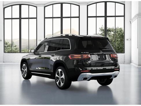 Used 2025 Mercedes-Benz GLB 250 image 27