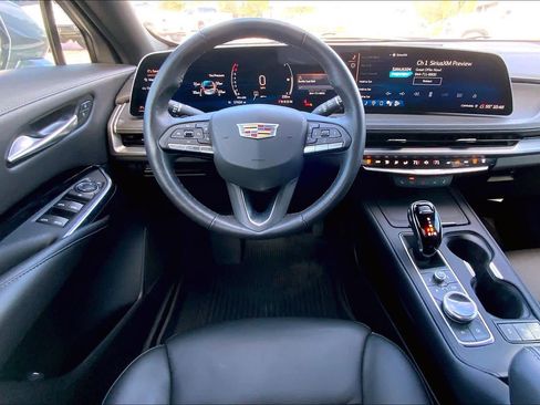 Used 2024 Cadillac XT4 Luxury w/ Cold Weather Package image 5