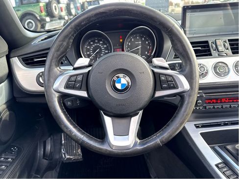 Used 2010 BMW Z4 sDrive35i image 14