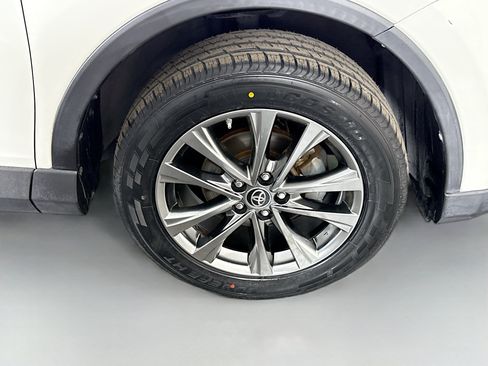 Used 2018 Toyota RAV4 Limited FWD image 32