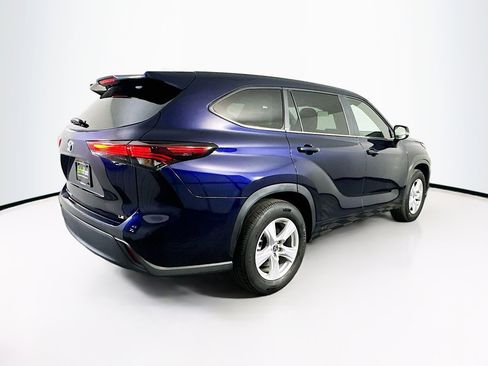 Used 2025 Toyota Highlander LE image 9