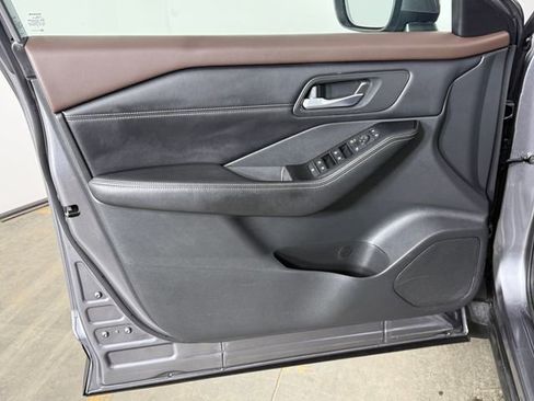 Used 2022 Nissan Rogue SV w/ SV Premium Package FWD image 19