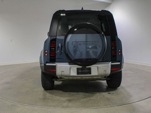 Used 2025 Land Rover Defender 110 S image 4