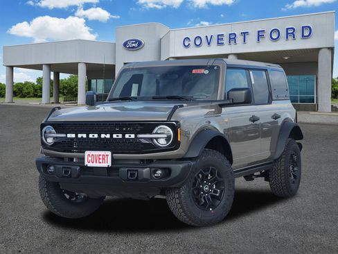 New 2026 Ford Bronco Badlands w/ Black Appearance Package AWD/4WD image 1