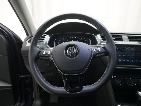 Used 2021 Volkswagen Tiguan SEL image 4