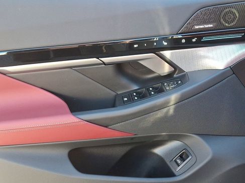 Used 2025 BMW 530i xDrive w/ M Sport Package image 13