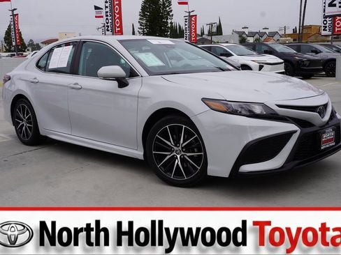 Certified 2023 Toyota Camry SE image 1