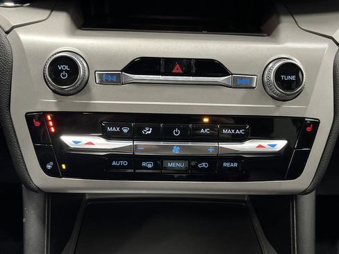 Used 2023 Ford Explorer XLT image 20