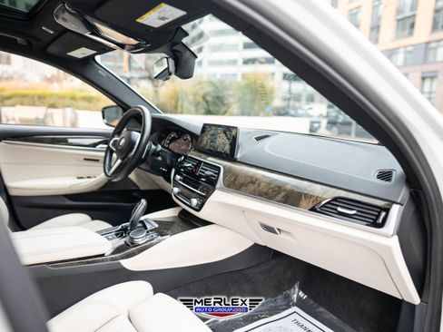 Used 2018 BMW 540i w/ M Sport Package image 15