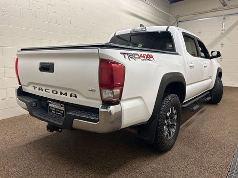 Used 2017 Toyota Tacoma 4x4 Double Cab image 2