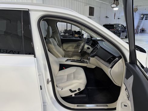 Used 2025 Volvo XC90 B5 Plus w/ Protection Package Premier image 15