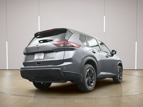 Certified 2024 Nissan Rogue SV FWD image 25