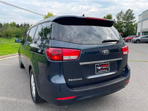 Used 2017 Kia Sedona LX w/ LX Essentials Premium Package FWD image 16