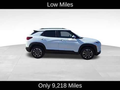 Used 2024 Chevrolet TrailBlazer LT w/ Convenience Package image 2