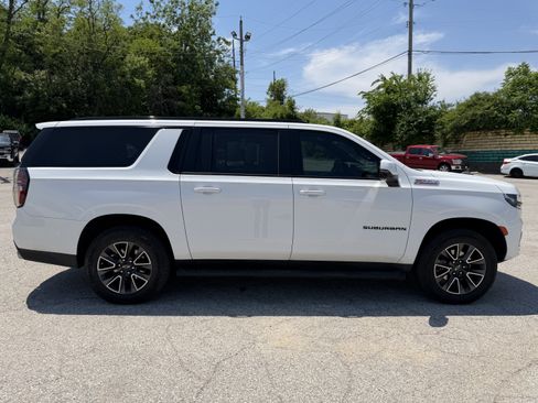 Used 2022 Chevrolet Suburban Z71 w/ Z71 Off-Road Package AWD/4WD image 8