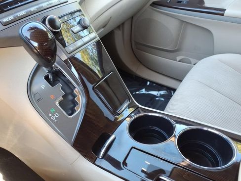 Used 2011 Toyota Venza AWD image 12