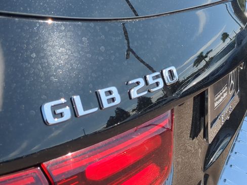 Certified 2025 Mercedes-Benz GLB 250 image 5
