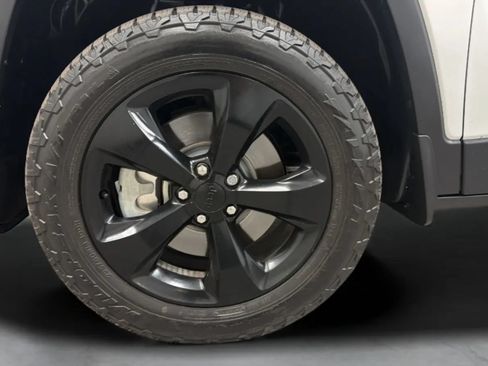 Used 2017 Jeep Cherokee High Altitude AWD/4WD image 26
