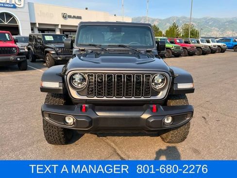 Used 2025 Jeep Wrangler Unlimited Rubicon w/ Convenience Group AWD/4WD image 8