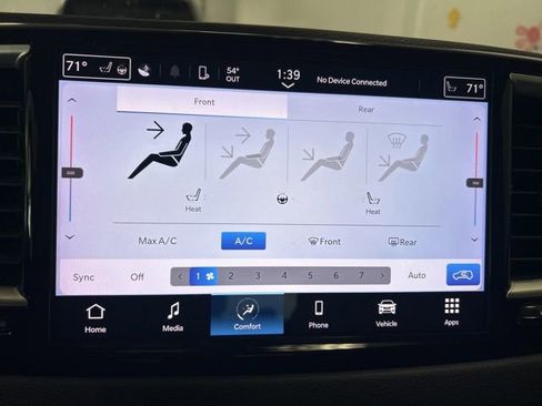 Used 2023 Chrysler Pacifica Touring-L FWD image 11