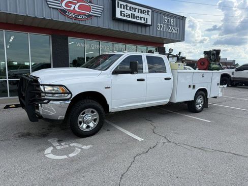 Used 2018 RAM 3500 Tradesman w/ Chrome Appearance Group AWD/4WD image 2