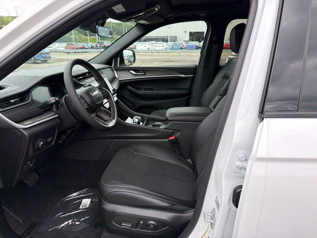 New 2026 Jeep Grand Cherokee Altitude AWD/4WD image 12