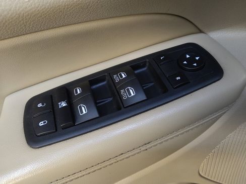 Used 2019 Jeep Grand Cherokee Limited image 27