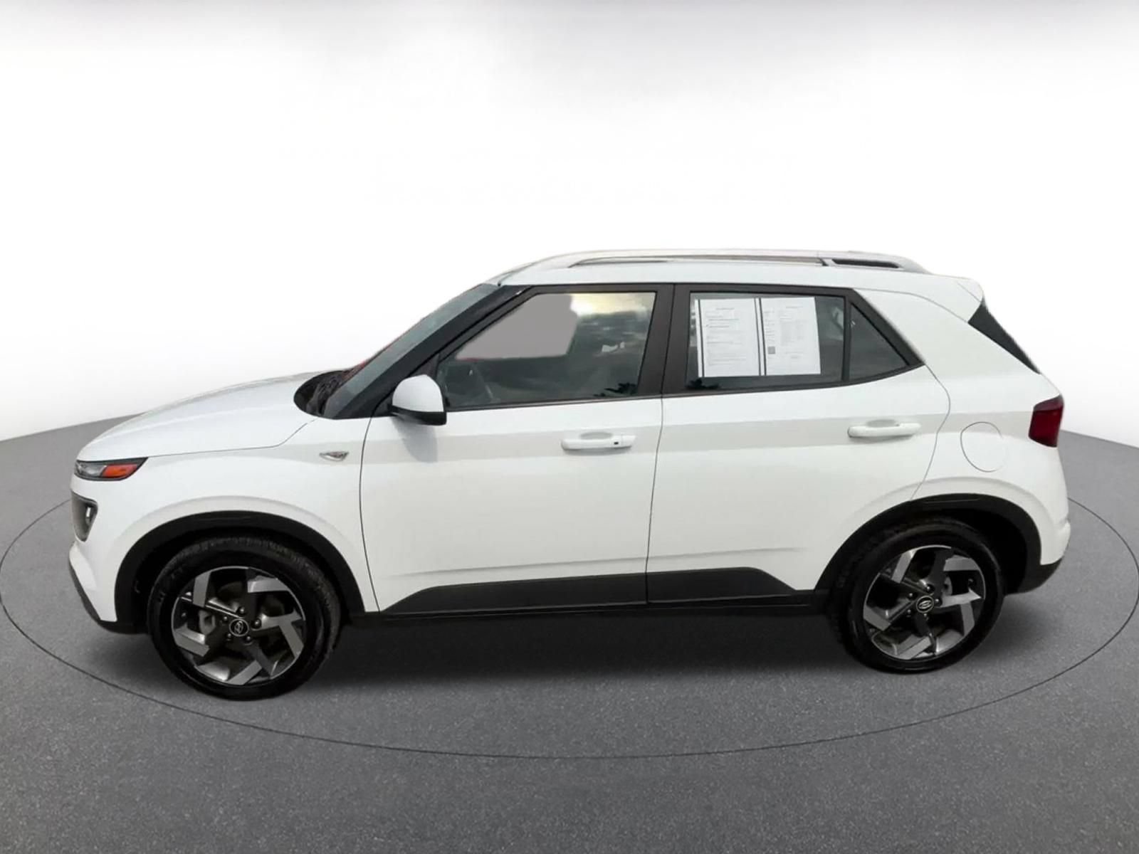 Used 2026 Hyundai Venue SEL FWD image 8