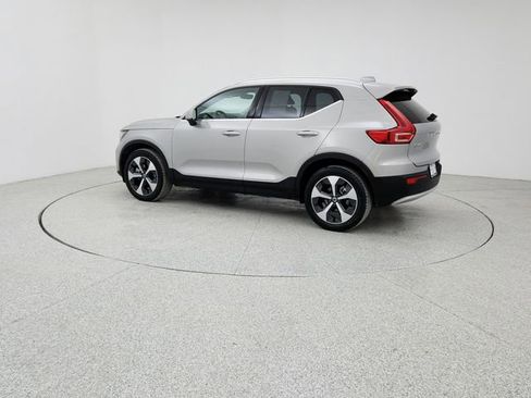 Certified 2025 Volvo XC40 B5 Plus image 7