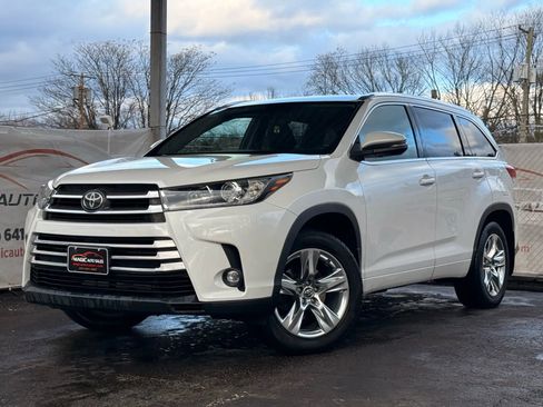 Used 2019 Toyota Highlander Limited image 1