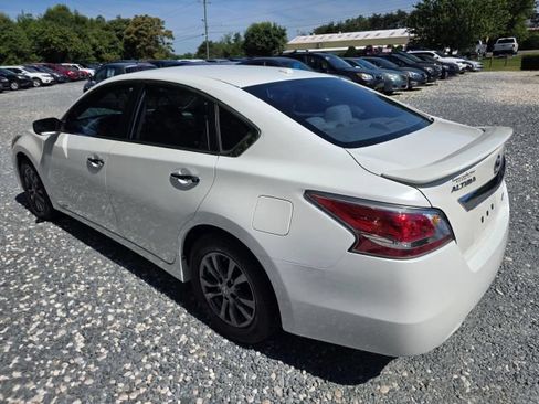 Used 2014 Nissan Altima 2.5 S w/ Sport Value Package FWD image 7