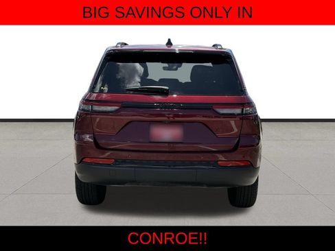Used 2025 Jeep Grand Cherokee Altitude RWD image 6